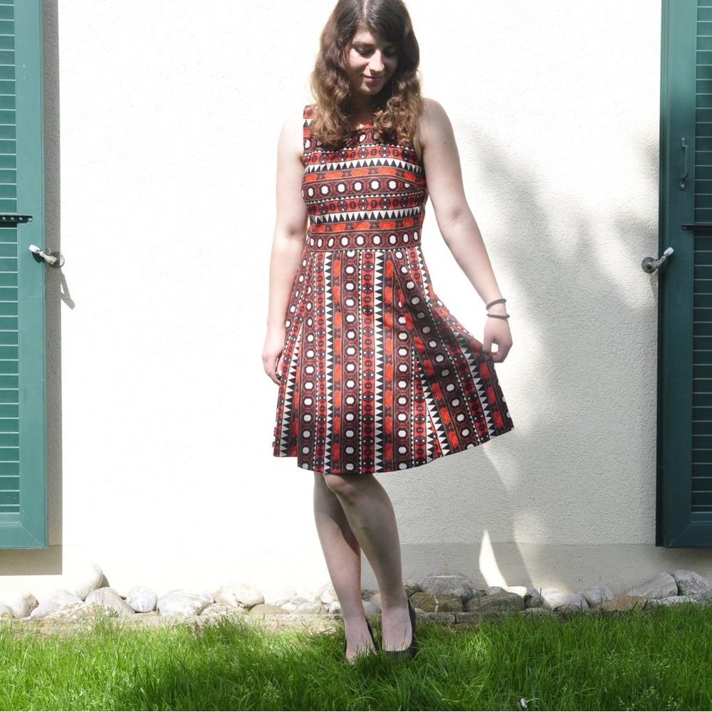 H&M Red and Black Patterned Midi Dress